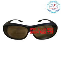 kinh-chong-tia-laser-SK-Co2-4-Gray
